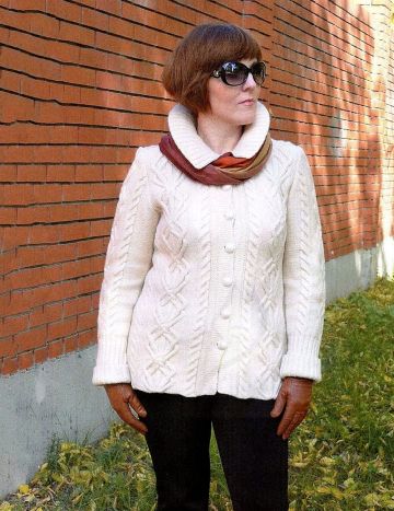 Cardigan in Textured Pattern with Cables