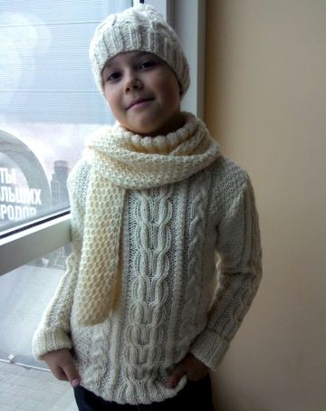 Boy's sweater, hat and scarf