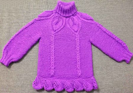 Sweater with Leaves Patterns