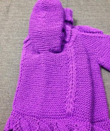 Sweater with Leaves Patterns 