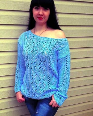 Pullover in Lace Pattern with Cables