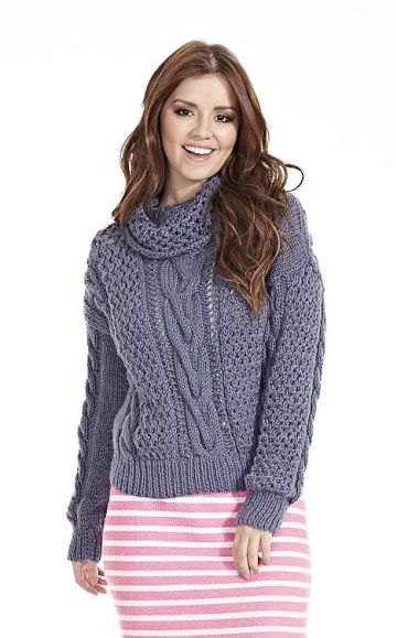 Pullover in Fancy Pattern with Cables