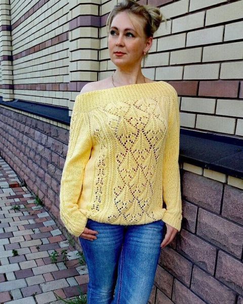 Pullover with Lace Patterns