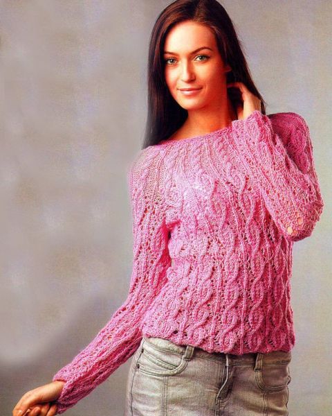 Round Yoke Pullover with Cables