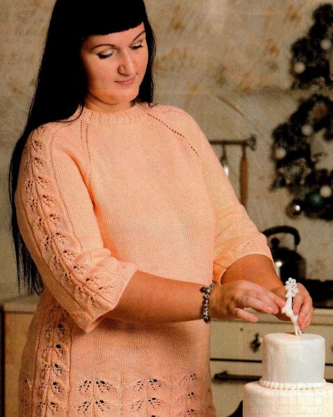 Raglan Pullover with Leaf Pattern
