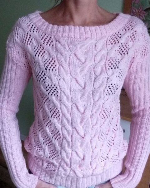 Pullover with lace cables