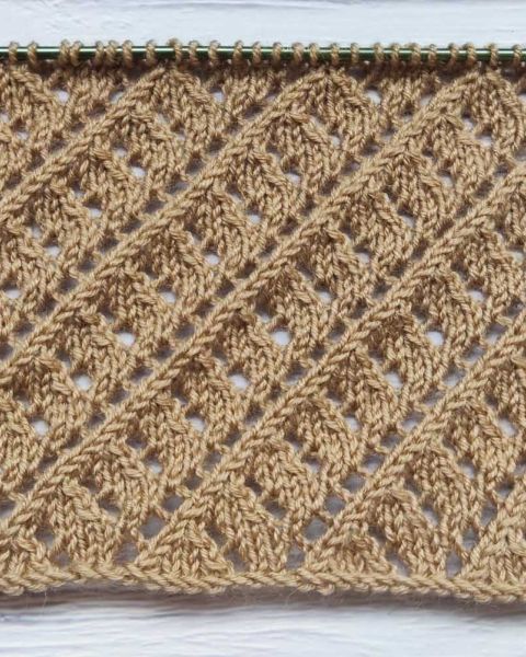 Lace Diagonal Stitch Knitting Pattern