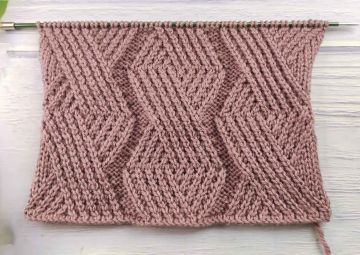Geometric Stitch Pattern with Crossed Stitches