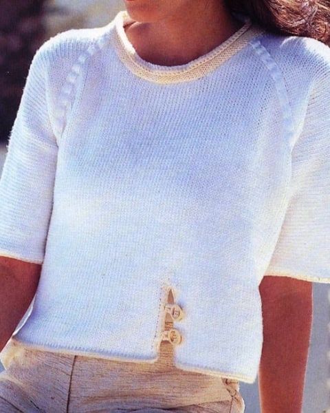 Short-sleeved sweater with faux raglan seams