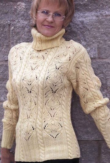 Sweater in Fancy Pattern with Cables