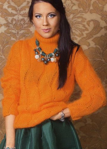 Sweater in Wavy Pattern