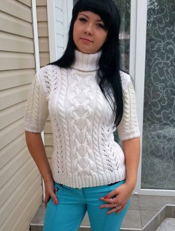 Short Sleeve Sweater in Lace Pattern with Cables